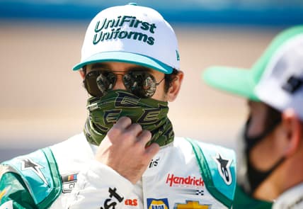 Mar. 14, 2021; Phoenix, Arizona, USA; Chase Elliott talks to his crew before a NASCAR Cup Series race at Phoenix Raceway. Mandatory Credit: Patrick Breen-Arizona Republic

Nascar Cup Series