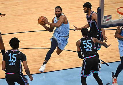 May 14, 2021; Memphis, Tennessee, USA; Memphis Grizzlies forward Justise Winslow (7) drives to the basket during the first quarter against the Sacramento Kings at FedExForum. Mandatory Credit: Christopher Hanewinckel-USA TODAY Sports