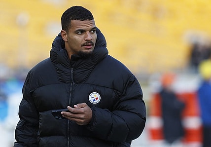 Nov 12, 2023; Pittsburgh, Pennsylvania, USA;  Pittsburgh Steelers safety Minkah Fitzpatrick (39) walks the field before the game against the Green Bay Packers at Acrisure Stadium. Mandatory Credit: Charles LeClaire-USA TODAY Sports