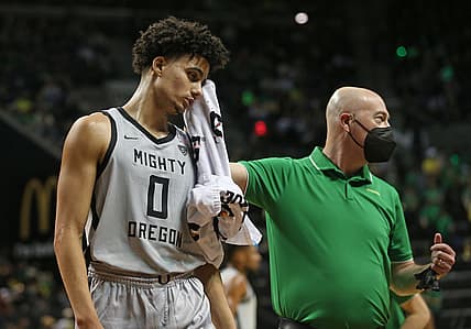 Oregon's Will Richardson, left, has a cut over his eye tended to by athletic trainer Clay Jamieson during the first half against USC Feb. 26, 2022 in Eugene, Ore.

Eug 022622 Uombb Usc 14