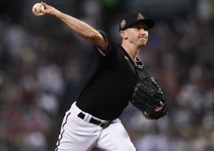 Aug 26, 2023; Phoenix, Arizona, USA; Arizona Diamondbacks starting pitcher Zach Davies (27) pitches against the Cincinnati Reds during the fourth inning at Chase Field. Mandatory Credit: Joe Camporeale-USA TODAY Sports