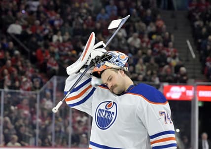 Jan 13, 2024; Montreal, Quebec, CAN; Edmonton Oilers goalie Stuart Skinner (74) puts his mask on during the second period of the game against the Montreal Canadiens  at the Bell Centre. Mandatory Credit: Eric Bolte-USA TODAY Sports