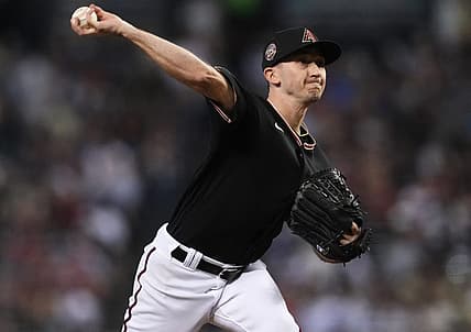 Aug 26, 2023; Phoenix, Arizona, USA; Arizona Diamondbacks starting pitcher Zach Davies (27) pitches against the Cincinnati Reds during the fourth inning at Chase Field. Mandatory Credit: Joe Camporeale-USA TODAY Sports