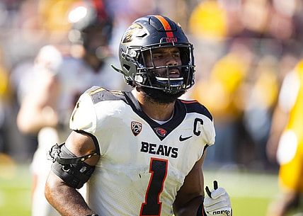 Nov 19, 2022; Tempe, Arizona, USA; Oregon State Beavers linebacker Omar Speights (1) against the Arizona State Sun Devils at Sun Devil Stadium. Mandatory Credit: Mark J. Rebilas-USA TODAY Sports