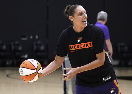 Apr 21, 2022; Phoenix, Arizona, USA; Phoenix Mercury guard Diana Taurasi works out during training camp at Verizon 5G Performance Center. Mandatory Credit: Cheryl Evans/The Republic via USA TODAY NETWORK