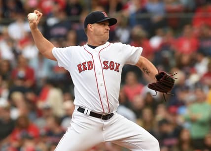 Sep 29, 2018; Boston, MA, USA; Boston Red Sox relief pitcher Steven Wright (35) pitches during the seventh inning against the New York Yankees at Fenway Park. Mandatory Credit: Bob DeChiara-USA TODAY Sports