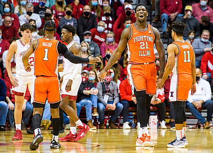 Illinois' Kofi Cockburn (21) and Trent Frazier (1) celebrate during the first half of the Indiana versus Illinois men's basketball game at Simon Skjodt Assembly Hall on Saturday, Feb. 5, 2022.

Iu Il Bb 1h Cockburn Frazier