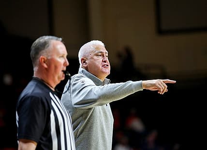 Oregon State's head coach Wayne Tinkle calls out a play during the men   s basketball game against Bushnell on Tuesday, Nov. 15, 2022 at OSU in Corvallis, Ore.

Osuvsbushnell750