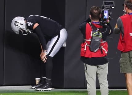 Raiders QB Derek Carr injury