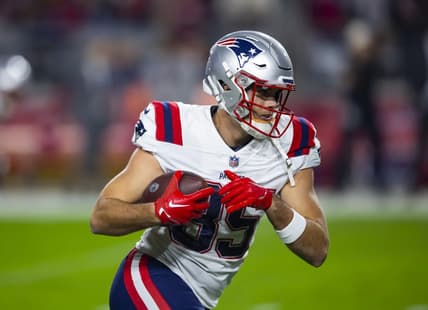 Dec 12, 2022; Glendale, Arizona, USA; New England Patriots tight end Hunter Henry (85) against the Arizona Cardinals at State Farm Stadium. Mandatory Credit: Mark J. Rebilas-USA TODAY Sports