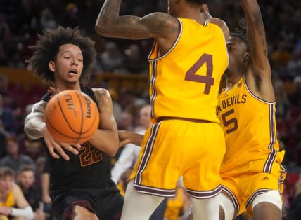 USC Trojans guard Tre White (22) throws a pass along the baseline past ASU Sun Devil guard Desmond Cambridge Jr. (4) at Desert Financial Arena in Tempe on Jan. 21, 2023.

Basketball Usc Asu Usc At Arizona State