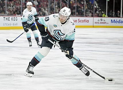 Dec 4, 2023; Montreal, Quebec, CAN; Seattle Kraken forward Jared McCann (19) takes a shot on net during the third period of the game against the Montreal Canadiens at the Bell Centre. Mandatory Credit: Eric Bolte-USA TODAY Sports