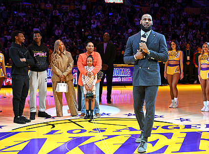 Los-Angeles-Lakers-LeBron-James