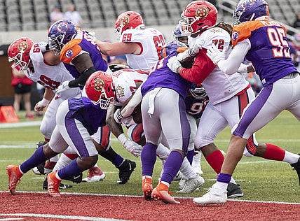 May 7, 2022; Birmingham, AL, USA; New Jersey Generals running back Darius Victor (27) breaks through the Pittsburgh Maulers line for a touchdown during the second half at Protective Stadium. Mandatory Credit: Vasha Hunt-USA TODAY Sports