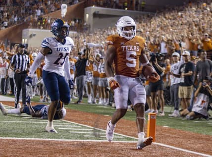Sep 17, 2022; Austin, Texas, USA; Texas Longhorns running back Bijan Robinson (5) runs for a touchdown against the UTSA Roadrunners during the fourth quarter at Darrell K Royal-Texas Memorial Stadium. Mandatory Credit: John Gutierrez-USA TODAY Sports