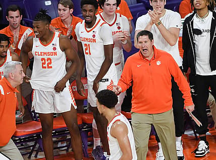 Nov 7, 2022; Clemson, SC, USA; Clemson head coach Brad Brownell talks with players in the game with The Citadel during the first half at Littlejohn Coliseum Monday, November 7, 2022. Mandatory Credit: Ken Ruinard-USA TODAY Sports