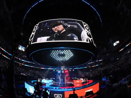 Nov 5, 2022; San Francisco, California, USA; T1 mid laner Lee "Faker" Sang-hyeok on the sideboard before game 5 against DRX during the League of Legends World Championships at Chase Center. Mandatory Credit: Kelley L Cox-USA TODAY Sports