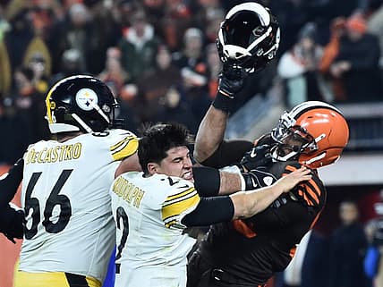 Browns Myles Garrett hits Steelers' Mason Rudolph