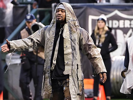 Seahawks sign Marshawn Lynch