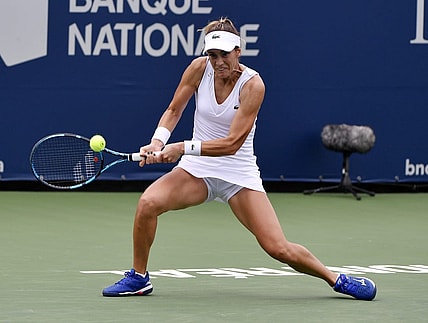 Aug 7, 2021; Montreal, Quebec, CAN; Bernarda Pera of the United States hits a shot against Harriet Dart of Great Britain (not pictured) in first round qualifying play at Stade IGA. Mandatory Credit: Eric Bolte-USA TODAY Sports