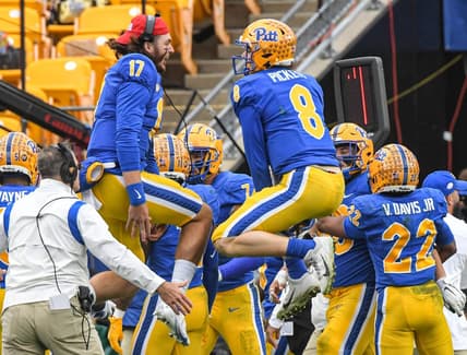 Pitt begins life without quarterback Kenny Pickett (8) on Thursday night (file photo/Imagn).
