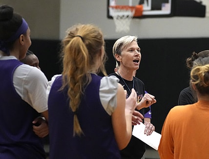 Apr 21, 2022; Phoenix, Arizona, USA; Phoenix Mercury head coach Vanessa Nygaard talks to the team after training camp for the day at Verizon 5G Performance Center. Mandatory Credit: Cheryl Evans/The Republic via USA TODAY NETWORK