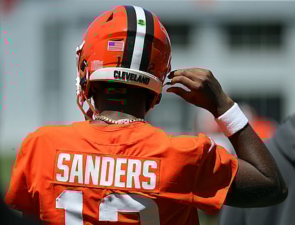 Predicting when top rookie quarterbacks make first NFL starts