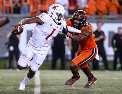 Washington State quarterback Cameron Ward (1) scrambles from Oregon State linebacker Omar Speights (1) during the fourth quarter at Reser Stadium at Oregon State University in Corvallis, Ore. on Saturday, Oct. 15, 2022.

Ncaa Football Washington State At Oregon State 2007