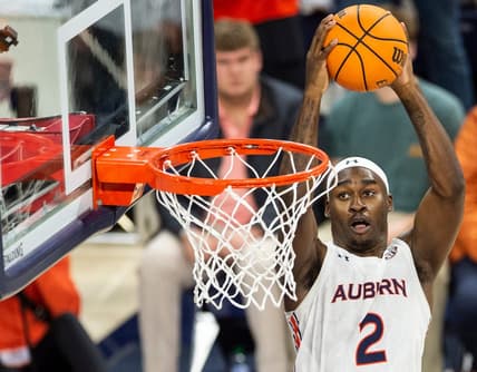 Auburn Tigers forward Jaylin Williams (2) dunks the ball off an alley-op pass as Auburn Tigers takes on Georgia Bulldogs at Neville Arena in Auburn, Ala., on Saturday, Feb. 1, 2023. Auburn Tigers defeated Georgia Bulldogs 94-73.