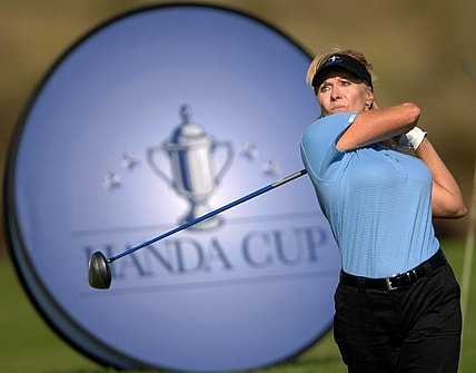 BOB SELF/The Times-Union--12/17/06--Team World's Jan Stephenson tees off on hole #10 during her match against team USA's Patty Sheehan. Singles play Sunday of the Handa Cup pitting senior women golfers from the USA against the World at the World Golf Hall of Fame's Slammer and Squire Course.  (The Florida Times-Union, Bob Self).

Stephenson