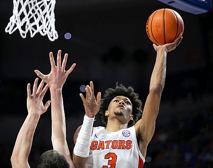 Florida Gators forward Alex Fudge (3) drives for the basket during the second half as Florida takes on Stoney Brook during an NCAA college basketball game at Steven C. O'Connell Center Monday, Nov. 7, 2022, in Gainesville, Fla. Florida won 81-45.(Alan Youngblood/Gainesville Sun)

Flgai Mbb Gators Vs Stoneybrook 01122805