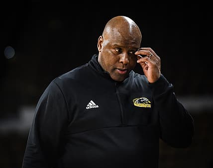 UW-Milwaukee head coach Pat Baldwin turns toward his bench in the second half of a Horizon League game against Oakland on Thursday, January 20, 2022, at the UW-Milwaukee Panther Arena.

Pantmen