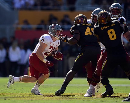 Oct 30, 2021; Tempe, Arizona, USA; Washington State Cougars running back Max Borghi (21) runs with the ball against the Arizona State Sun Devils during the first half at Sun Devil Stadium. Mandatory Credit: Joe Camporeale-USA TODAY Sports