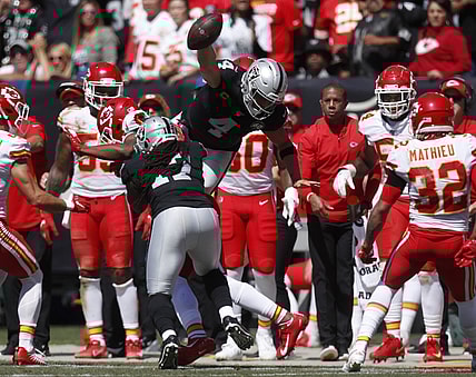 derek carr dive raiders chiefs