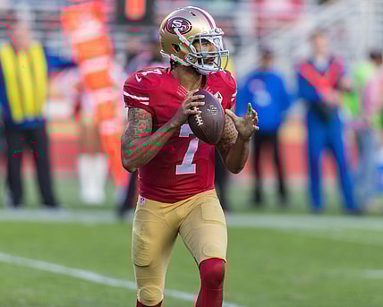 Colin Kaepernick standing in the pocket
