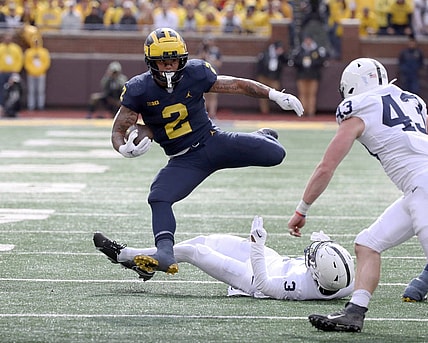 Michigan running back Blake Corum runs the ball near Penn State cornerback Johnny Dixon (3) and linebacker Tyler Elsdon (43) during the first half Oct. 15, 2022 at Michigan Stadium in Ann Arbor.

blake corum penn state