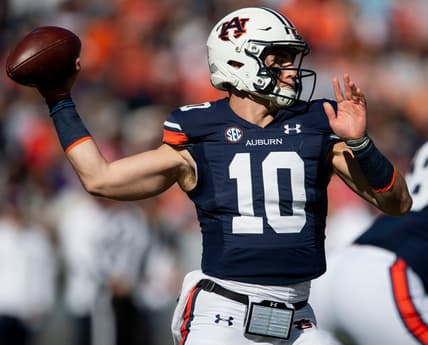 Auburn Tigers quarterback Bo Nix (10) passes against Mississippi State at Jordan-Hare Stadium in Auburn, Ala., on Saturday, Nov. 13, 2021.

Aumsu08