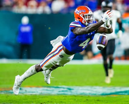 Florida Gators wide receiver Justin Shorter (4) dives but comes up short on big pass play in the second half. The UCF Knights defeats the Florida Gators, 29-17 in the Gasparilla Bowl Thursday, December 23, 2021, at Raymond James Stadium in Tampa, FL. [Doug Engle/Ocala Star-Banner]2021

Oca 122324 Ufvsucfgasbowl