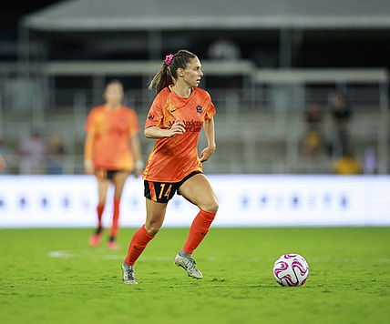Sep 15, 2023; Louisville, Kentucky, USA;  Houston Dash midfielder Marisa Viggiano (14) during the second half against Racing Louisville FC at Lynn Family Stadium. Mandatory Credit: EM Dash-USA TODAY Sports