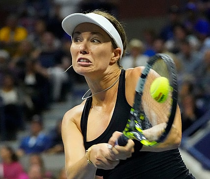 Sept 5, 2022; Flushing, NY, USA;   Danielle Collins of the USA hits to Aryna Sabalenka on day eight of the 2022 U.S. Open tennis tournament at USTA Billie Jean King National Tennis Center. Mandatory Credit: Robert Deutsch-USA TODAY Sports