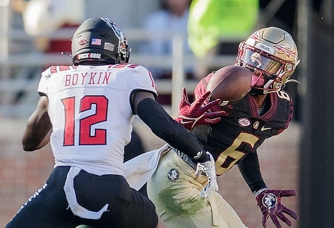 Florida State Seminoles wide receiver Keyshawn Helton (6) tries to catch a pass. The North Carolina State Wolfpack lead the Florida State Seminoles 14-0 at the half Saturday, Nov. 6, 2021.

Fsu V Nc State484
