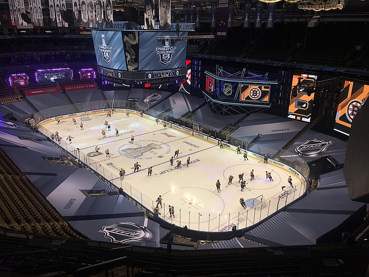 Flyers-Bruins warming up