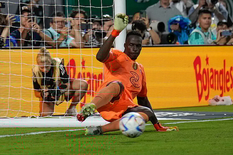 Senegal and former Chelsea goalkeeper Édouard Mendy.