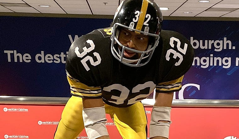 Nov 10, 2019; Pittsburgh, PA, USA; A statue of Pittsburgh Steelers running back Franco Harris (32) to commemorate the immaculate reception against the Oakland Raiders in the 1972 AFC Divisional playoff game is seen at the Pittsburgh International Airport.  Mandatory Credit: Kirby Lee-USA TODAY Sports
