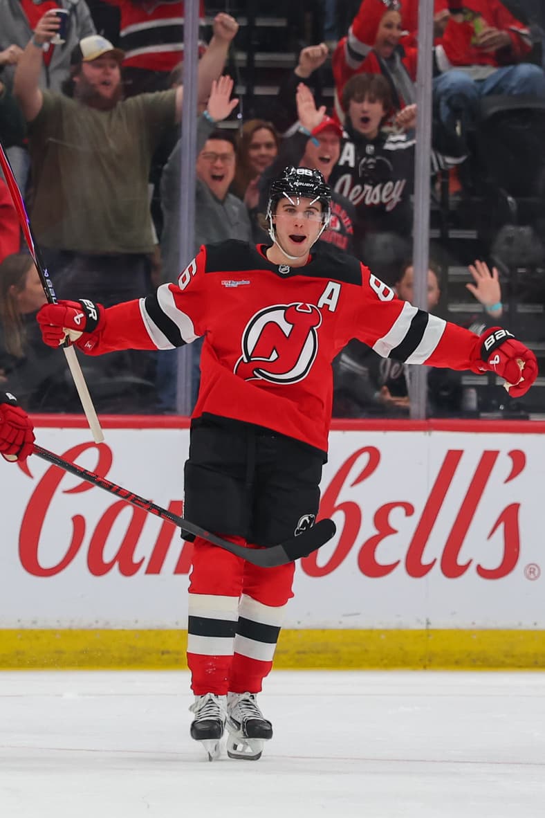 NHL: Chicago Blackhawks at New Jersey Devils