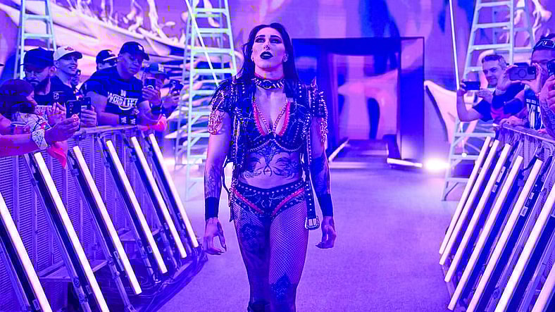 top 10 wwe womens wrestlers