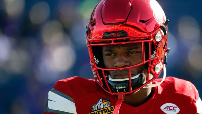 Cardinals quarterback Lamar Jackson has a lot of pressure on his shoulders heading into college football Week 1