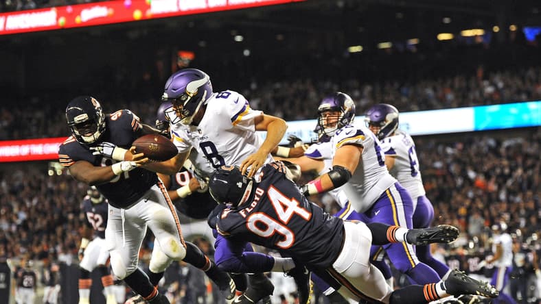 Leonard Floyd sacks Sam Bradford for a safety on Monday Night Football