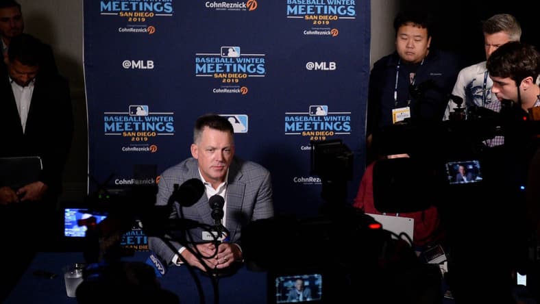 Astros suspended sign stealing