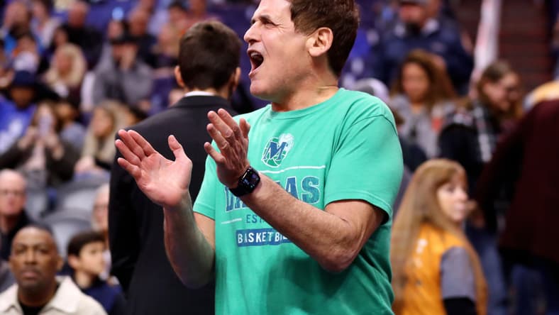 Mavericks owner Mark Cuban during game against the Suns